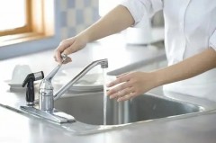 相较于净水器，为何推荐桶装水？