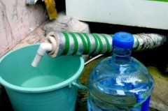 接一桶纯净水要流掉两桶水