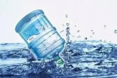 桶装水长“绿苔”是水质不好？