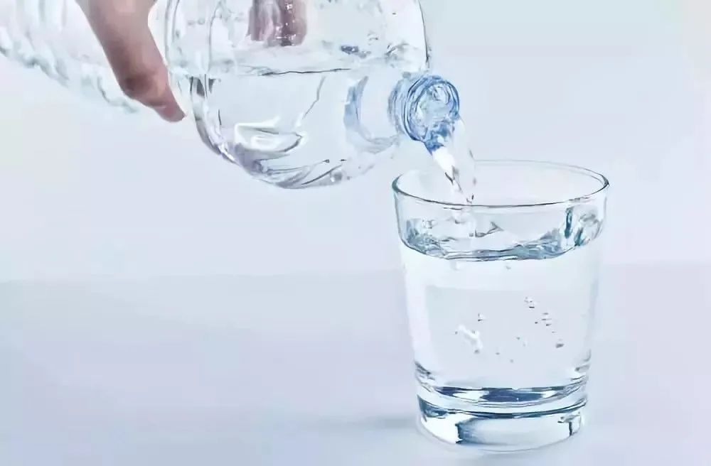 矿泉水也有分类，你适合喝哪种？读完这篇你就懂了！