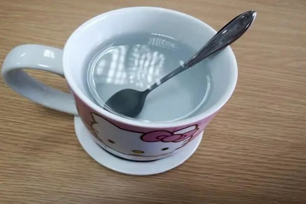 白开水隔夜就不能喝了，但是桶装水可以喝很久，怎么回事？